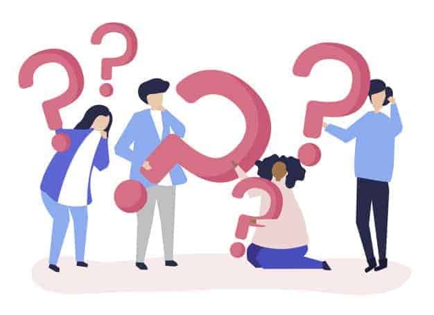 Group of people holding question mark icons المساومة وحل المشكلات